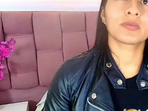 Snapshot of Melannyy__ chatting on April 19, 2026, 4:02 am Melannyy online show from April 19, 2026, 4:02 am