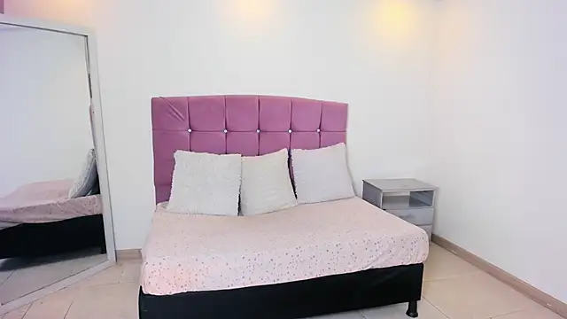 Lia Nova online show from March 11, 2026, 7:52 pm