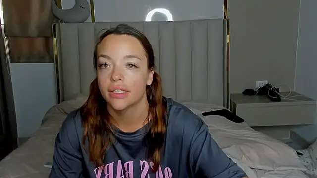 Snapshot of stellaa_quenn chatting on April 4, 2026, 12:06 am stellaa quenn online show from April 4, 2026, 12:06 am