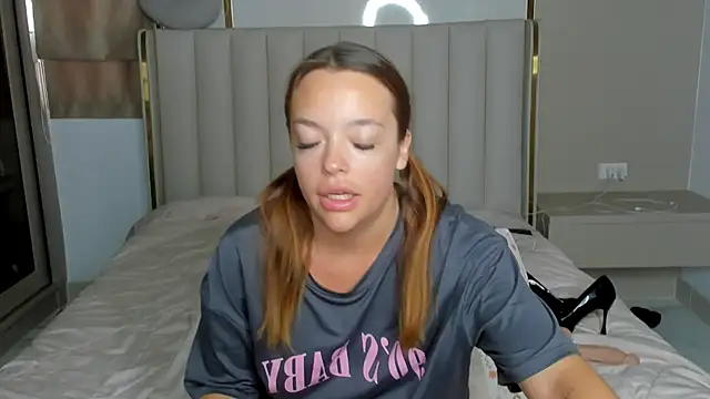 Snapshot of stellaa_quenn chatting on April 26, 2026, 12:08 am stellaa quenn online show from April 26, 2026, 12:08 am