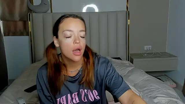 Snapshot of stellaa_quenn chatting on April 13, 2026, 12:14 am stellaa quenn online show from April 13, 2026, 12:14 am