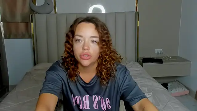 Snapshot of stellaa_quenn chatting on April 14, 2026, 12:04 am stellaa quenn online show from April 14, 2026, 12:04 am