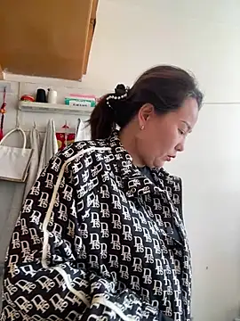 Youyou 12 online show from April 14, 2026, 12:37 am