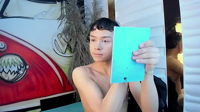 Snapshot of Camilo_X_x chatting on February 14, 2026, 12:27 pm Camilo X x online show from February 14, 2026, 12:27 pm