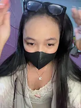 Snapshot of Leeeiuu chatting on February 26, 2026, 2:06 pm Leeeiuu online show from February 26, 2026, 2:06 pm