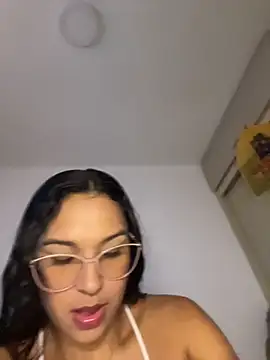 paulagomezz online show from March 19, 2026, 7:25 pm