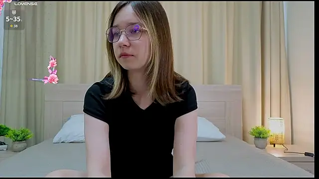 alorenna online show from February 12, 2026, 6:24 am