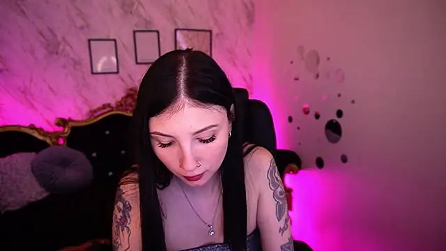 Snapshot of LunaaMay chatting on April 15, 2026, 6:30 am LunaaMay online show from April 15, 2026, 6:30 am