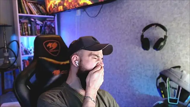  Mostly  online show from April 7, 2026, 10:55 pm