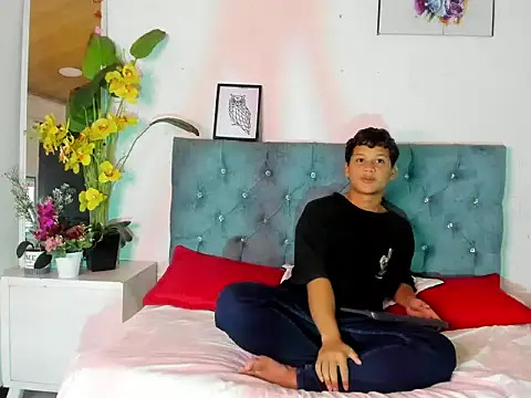 AlexDuMontt online show from February 2, 2026, 7:46 pm