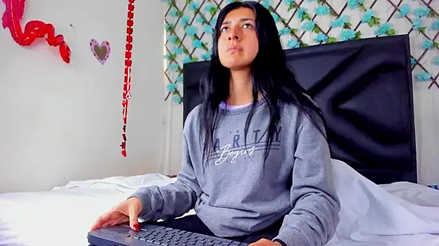 EmmaWilliamss4 online show from February 19, 2026, 3:09 pm