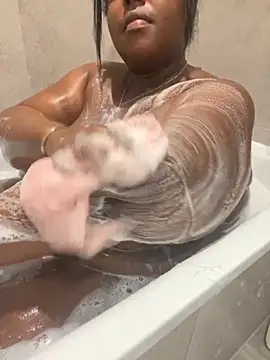 Snapshot of BouncyBBW chatting on February 1, 2026, 5:44 pm BouncyBBW online show from February 1, 2026, 5:44 pm