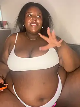Snapshot of BouncyBBW chatting on July 16, 2026, 10:40 pm BouncyBBW online show from July 16, 2026, 10:40 pm