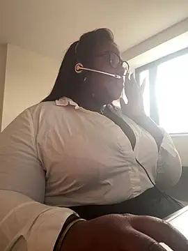 Snapshot of BouncyBBW chatting on February 6, 2026, 11:06 am BouncyBBW online show from February 6, 2026, 11:06 am