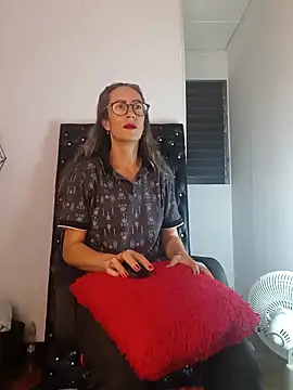 laurasofia45 online show from February 9, 2026, 7:12 pm