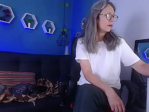 laurasofia45 online show from March 1, 2026, 10:15 am