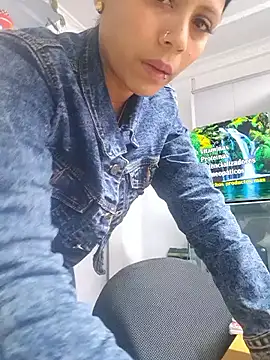 Tatianna Loove  online show from February 15, 2026, 3:11 pm