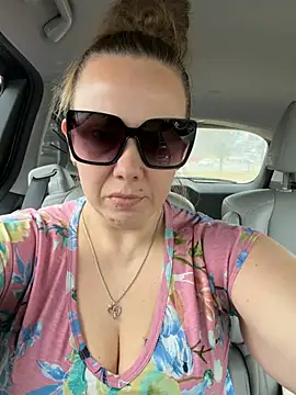 Snapshot of lickablelynn87 chatting on February 19, 2026, 4:48 pm lickablelynn87 online show from February 19, 2026, 4:48 pm