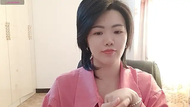Nikishine online show from May 3, 2026, 7:02 am