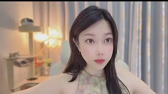 Snapshot of Yumi_yuni chatting on May 31, 2026, 1:44 am Yumi yuni online show from May 31, 2026, 1:44 am
