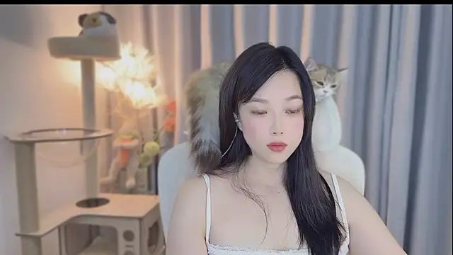 Snapshot of Yumi_yuni chatting on May 6, 2026, 1:26 pm Yumi yuni online show from May 6, 2026, 1:26 pm
