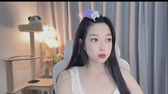 Yumi yuni online show from May 4, 2026, 1:42 am