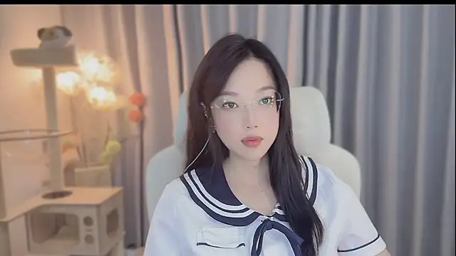 Snapshot of Yumi_yuni chatting on May 9, 2026, 2:53 pm Yumi yuni online show from May 9, 2026, 2:53 pm