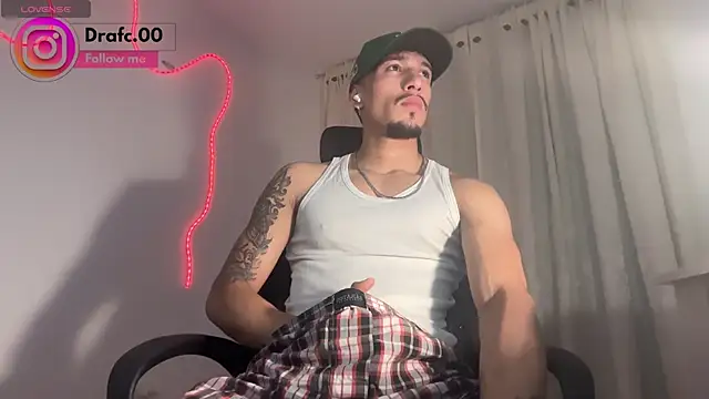 Snapshot of rafael_stone11 chatting on May 5, 2026, 2:58 am rafael stone11 online show from May 5, 2026, 2:58 am