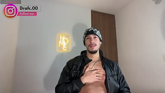 Snapshot of rafael_stone11 chatting on June 3, 2026, 4:02 am rafael stone11 online show from June 3, 2026, 4:02 am