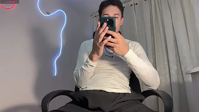 rafael stone11 online show from April 21, 2026, 12:45 am