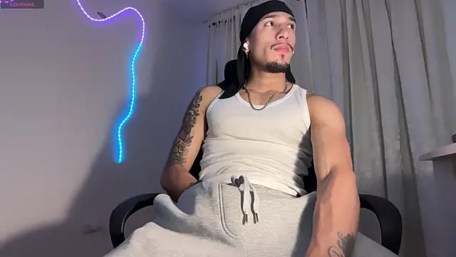 rafael stone11 online show from April 22, 2026, 2:07 am