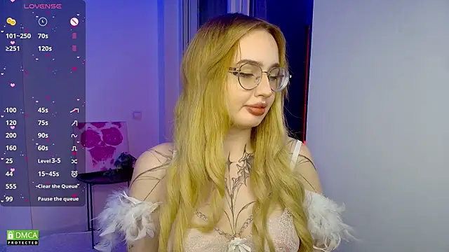 Snapshot of AdeLuna chatting on May 3, 2026, 9:07 pm AdeLuna online show from May 3, 2026, 9:07 pm