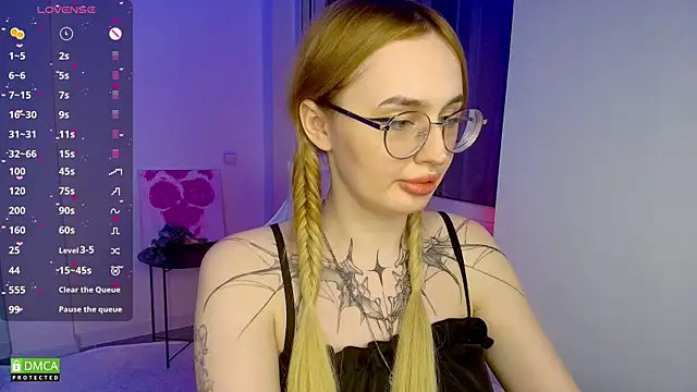 Snapshot of AdeLuna chatting on April 29, 2026, 9:32 pm AdeLuna online show from April 29, 2026, 9:32 pm