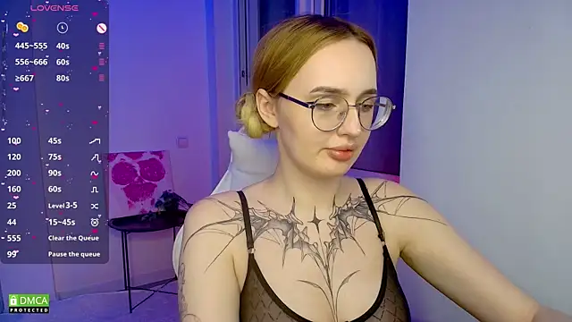 Snapshot of AdeLuna chatting on May 1, 2026, 9:09 pm AdeLuna online show from May 1, 2026, 9:09 pm