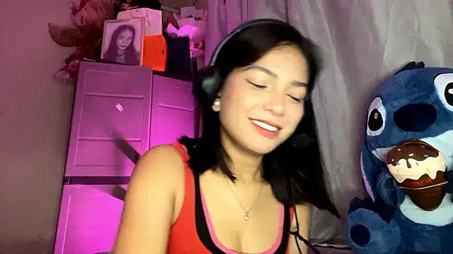 ConstancePorrini online show from February 16, 2026, 10:36 am