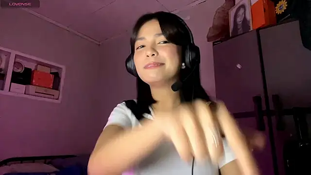 ConstancePorrini online show from February 3, 2026, 3:28 pm