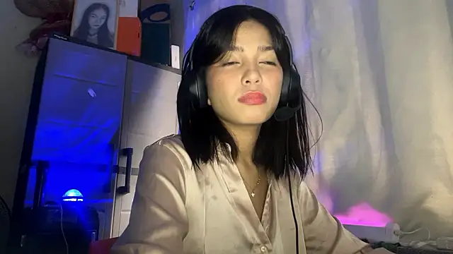 ConstancePorrini online show from February 12, 2026, 7:30 am