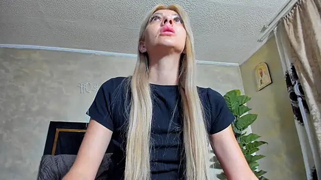 Snapshot of LannaQuinn chatting on May 31, 2026, 3:12 am LannaQuinn online show from May 31, 2026, 3:12 am