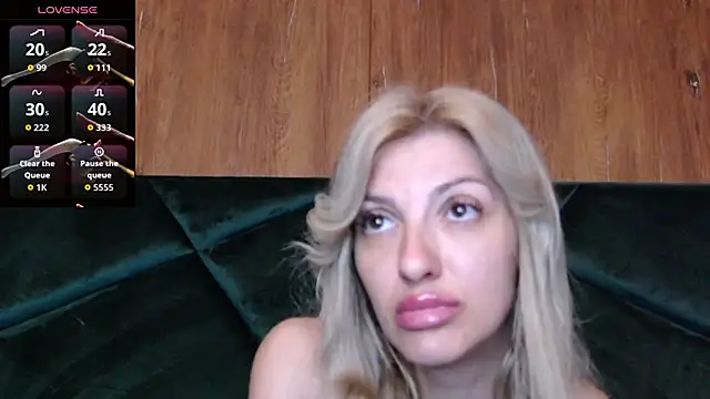 Snapshot of LannaQuinn chatting on May 5, 2026, 4:37 am LannaQuinn online show from May 5, 2026, 4:37 am