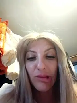 Snapshot of LannaQuinn chatting on May 29, 2026, 3:34 am LannaQuinn online show from May 29, 2026, 3:34 am