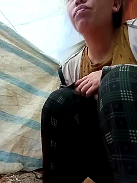 hot-luna- online show from February 17, 2026, 10:45 am