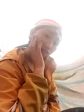 hot-luna- online show from February 11, 2026, 10:15 am