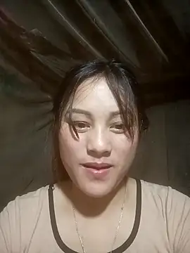 Snapshot of Momo-biki chatting on May 1, 2026, 12:21 pm Momo-biki online show from May 1, 2026, 12:21 pm