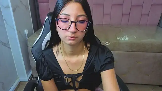 Sophie jones b online show from March 18, 2026, 1:46 pm