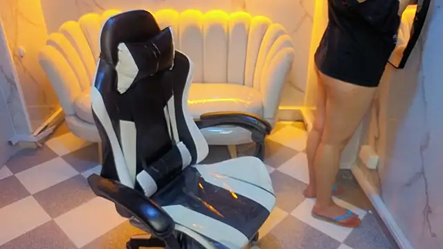 Snapshot of Valerie_moon_b chatting on March 18, 2026, 1:02 pm Valerie moon b online show from March 18, 2026, 1:02 pm