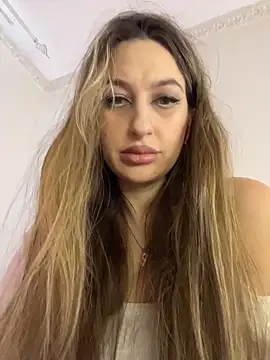 Snapshot of Alyxra chatting on March 17, 2026, 6:49 am Alyxra online show from March 17, 2026, 6:49 am