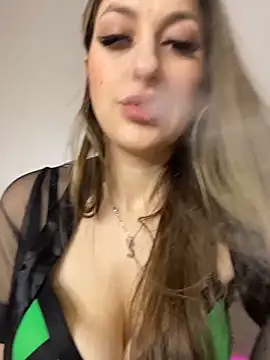 Snapshot of Alyxra chatting on April 11, 2026, 7:45 am Alyxra online show from April 11, 2026, 7:45 am