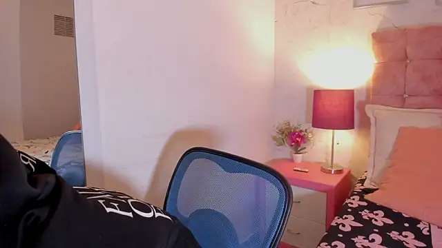 Snapshot of MiaaBlake_ chatting on March 4, 2026, 7:10 pm MiaaBlake online show from March 4, 2026, 7:10 pm