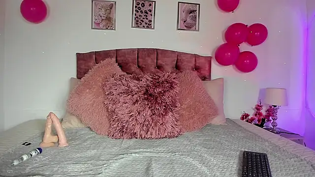 zoe cute2 online show from February 14, 2026, 6:19 pm