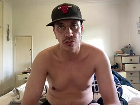 malcolm2334 online show from May 3, 2026, 12:20 pm